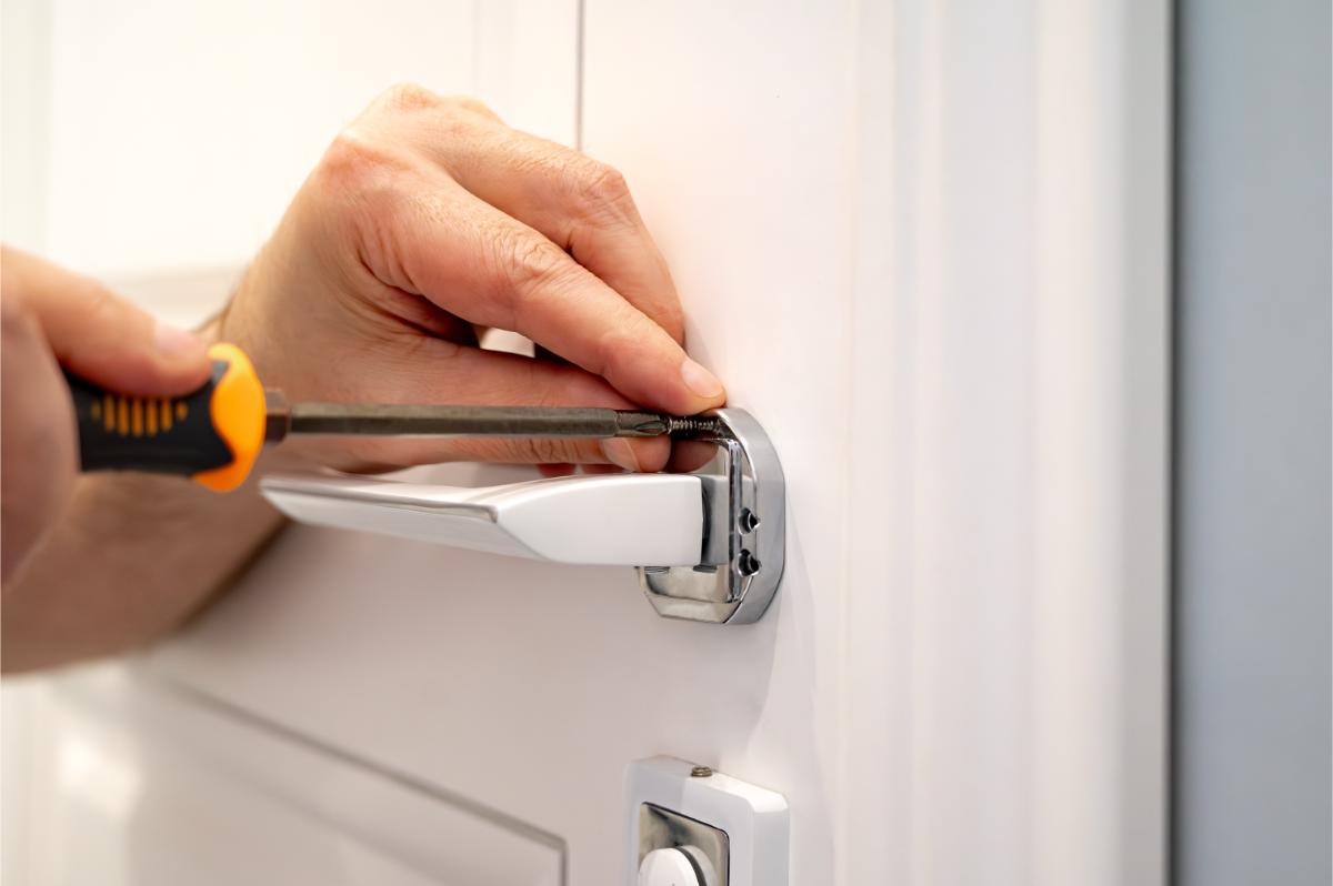 Ouverture de porte avec nécessaire